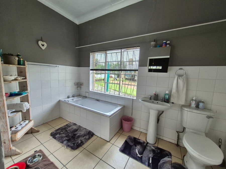6 Bedroom Property for Sale in Dewetsdorp Free State